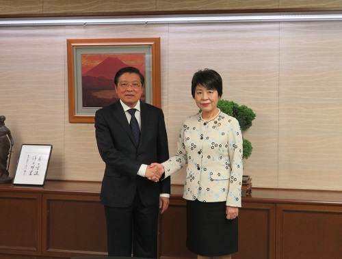上川法務大臣が，ファン・ディン・チャック党中央内政委員長による表敬を受けました（９月２６日）。