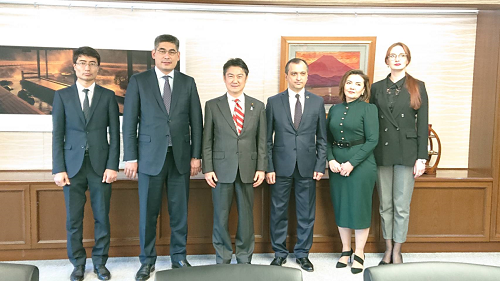 山下法務大臣が，ウズベキスタンのクドビエフ雇用・労働関係大臣による表敬を受けました（平成３１年１月１７日）。